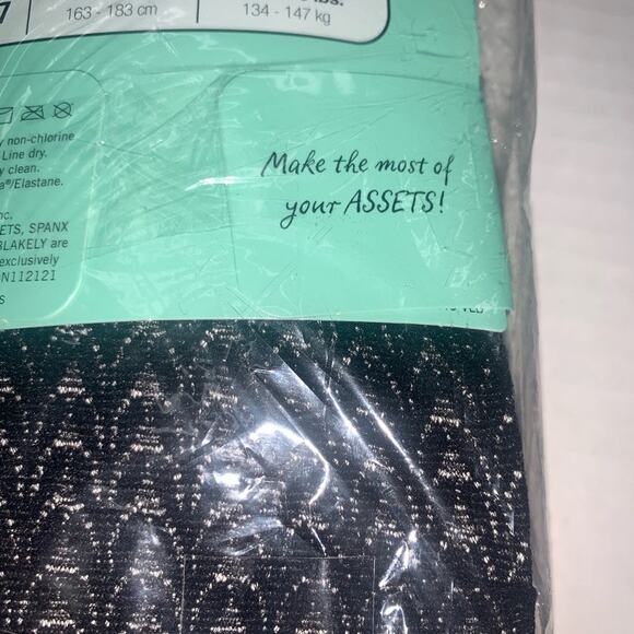 SPANX Assets by Sara Blakely Shaping Tights. Textured Wish Bone. Black. Size 4 - Picture 7 of 10